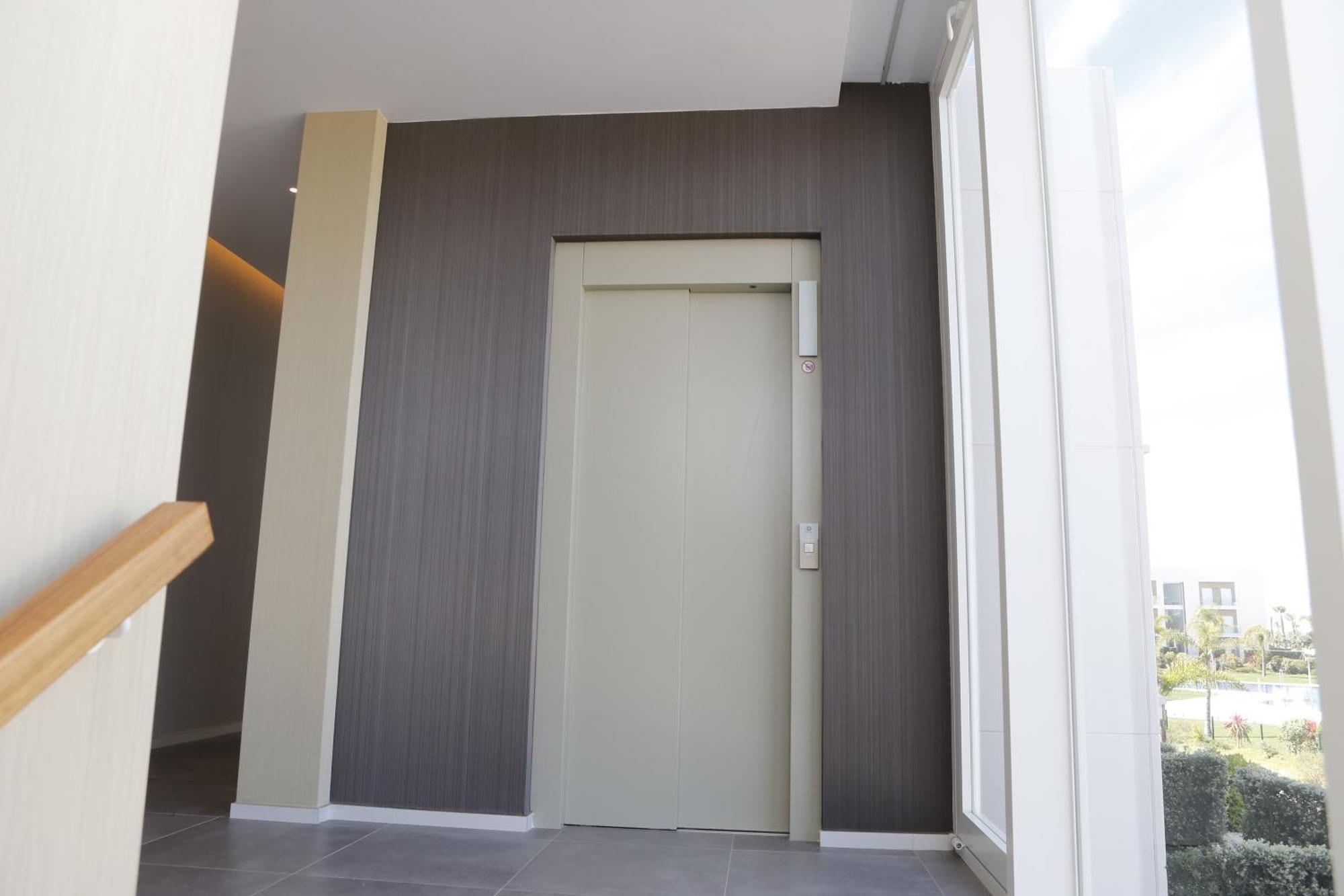 Eleven Views Lightbooking Apartment *