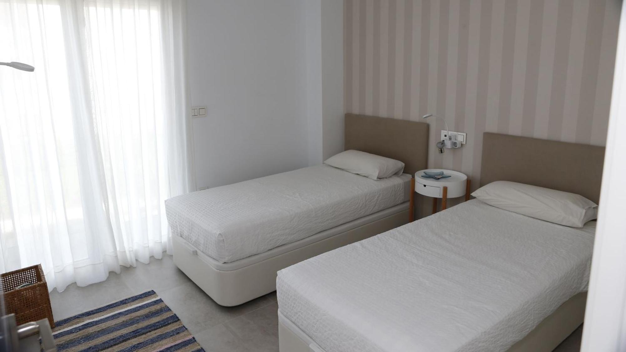 Eleven Views Lightbooking Apartment
