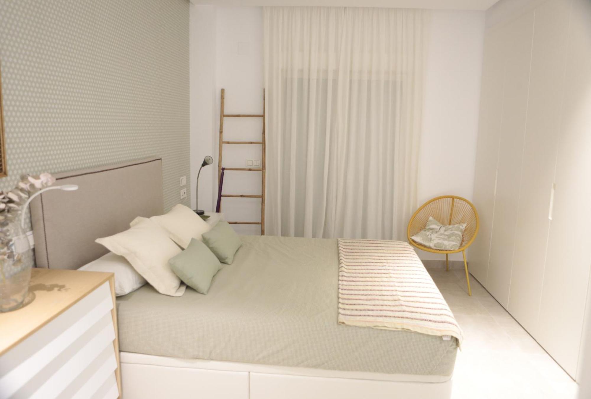 Eleven Views Lightbooking Apartment