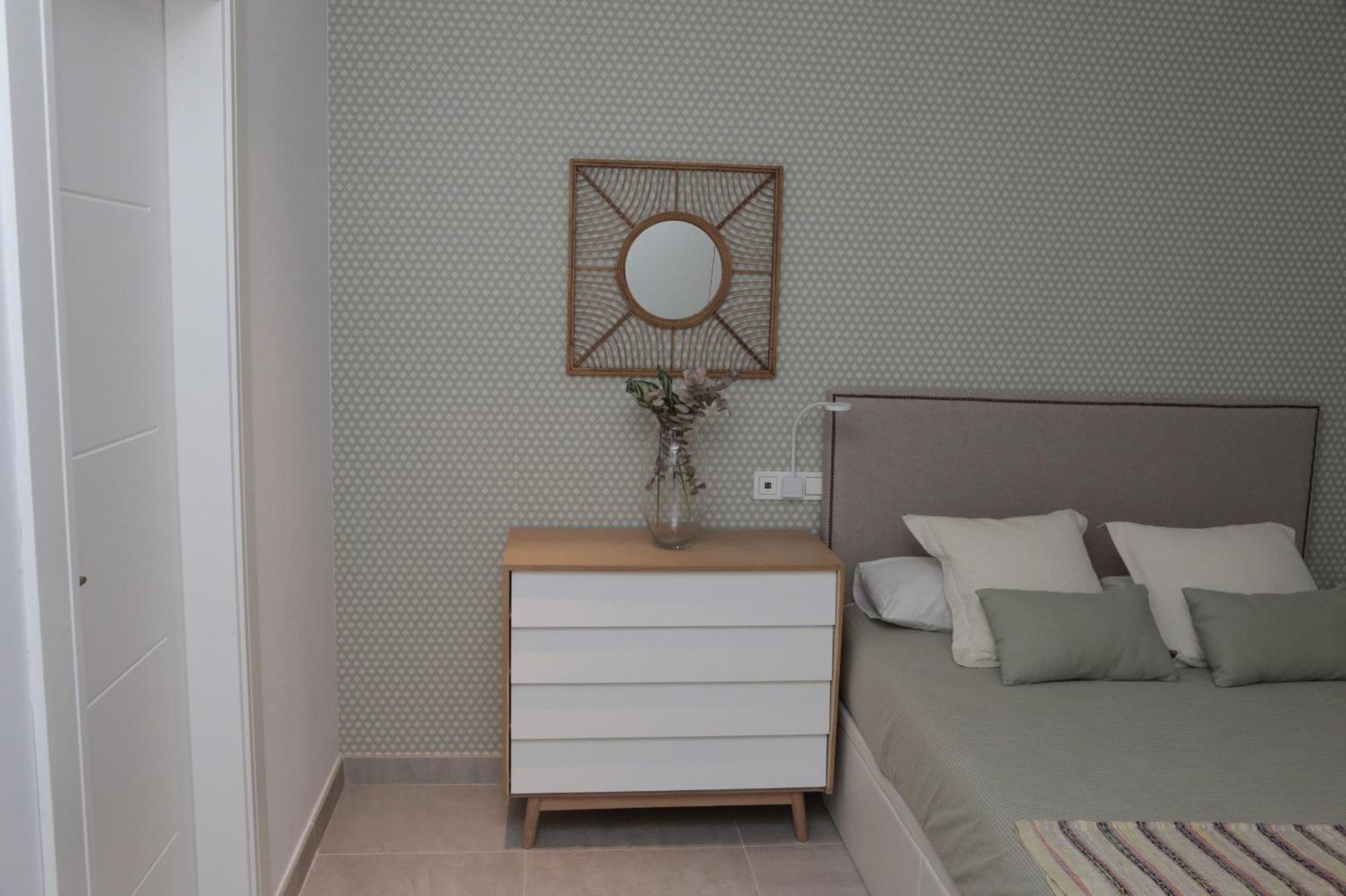 Eleven Views Lightbooking Apartment *