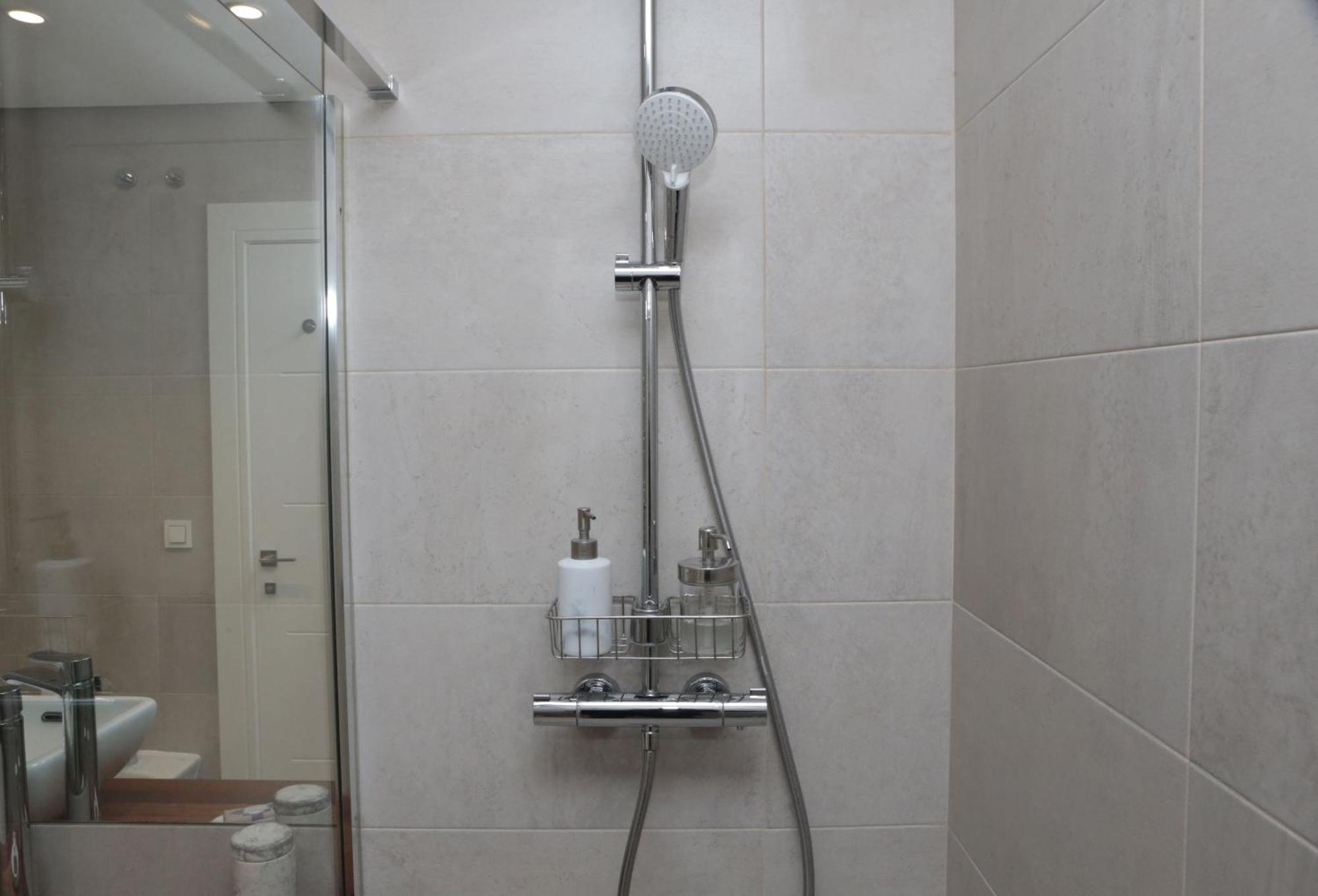 Eleven Views Lightbooking Apartment *