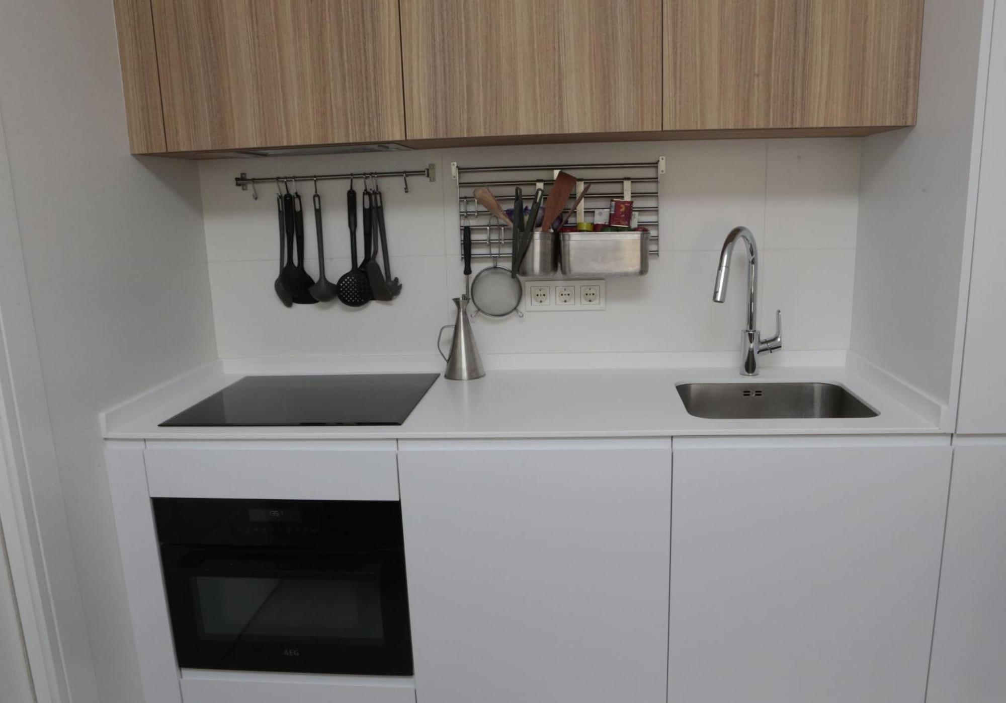 Eleven Views Lightbooking Apartment *